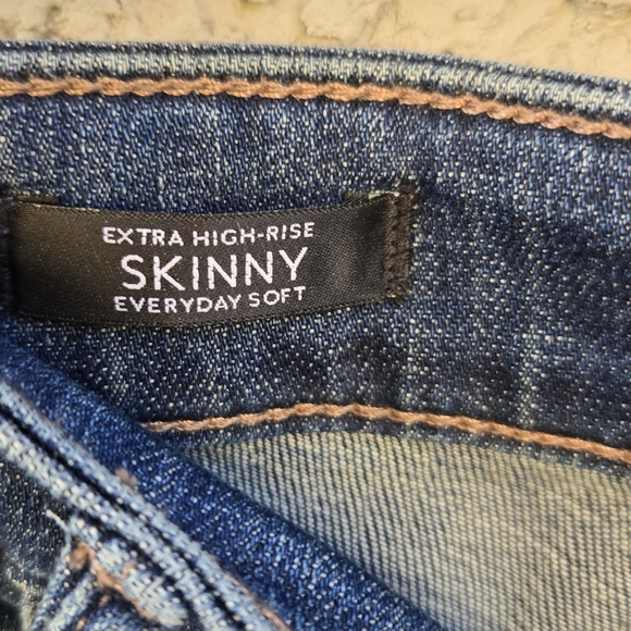 WHBM Extra High Rise Skinny Jeans Medium Wash - Picture 6 of 7